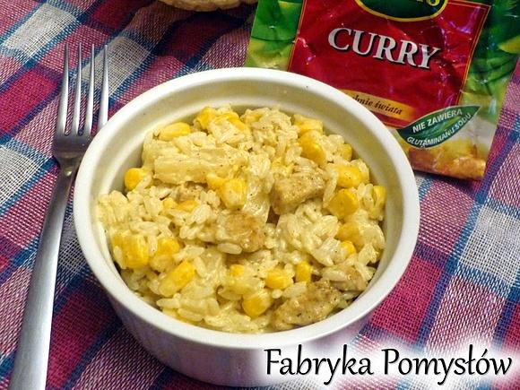 Sałatka ryżowa z kurczakiem i ananasem curry