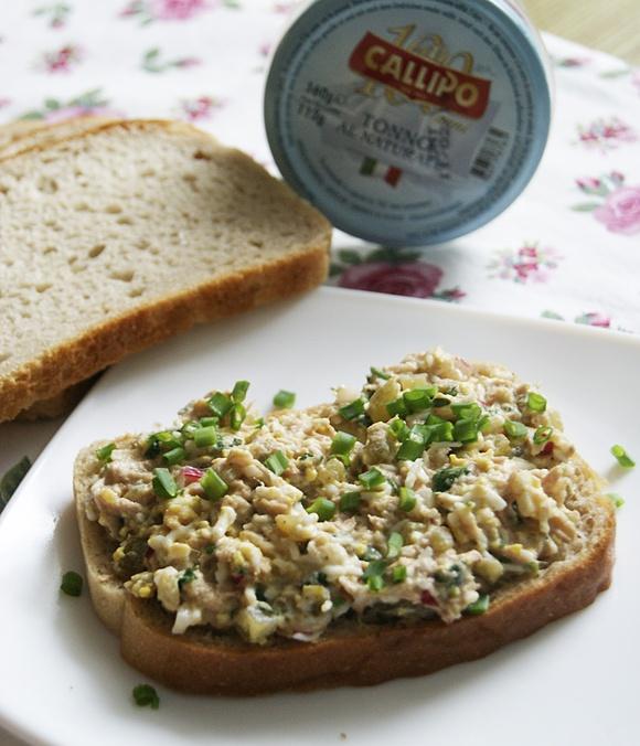Pasta kanapkowa z tuńczykiem i ogórkiem kiszonym