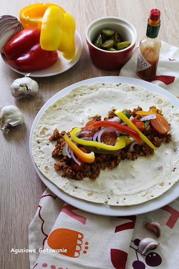 Tortilla z farszem z mielonego mięsa