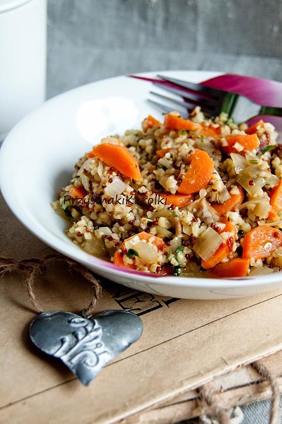Quinoa z marchewką, daktylami i winem