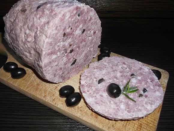 Domowa mielonka z oliwkami