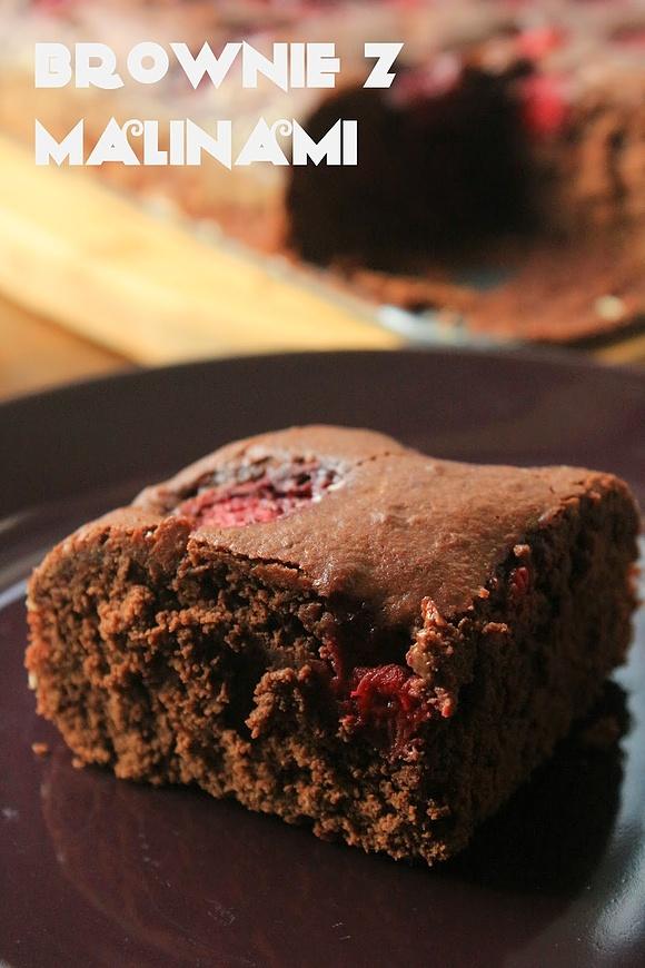Wegańskie orkiszowe brownie z malinami
