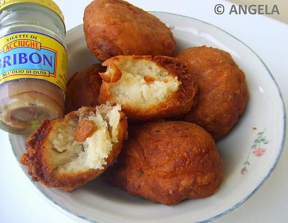 Pączki z sardelami - anchovies fritters