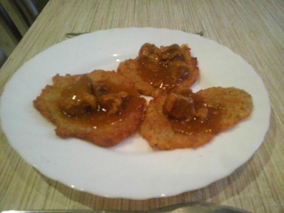 Gulasz a'la shoarma z plackami ziemniaczanymi