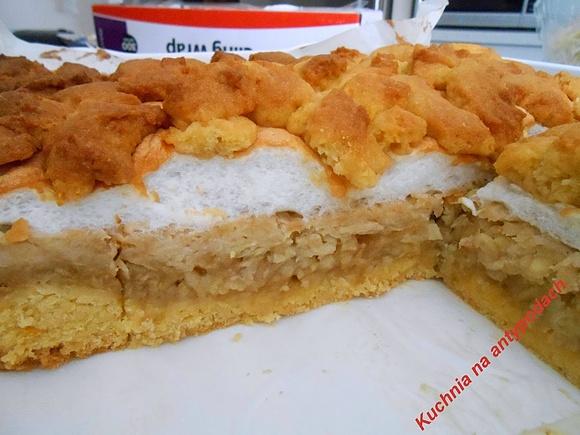 Pleśniak - proste ciasto z białek i dżemem, smak dzieciństwa
