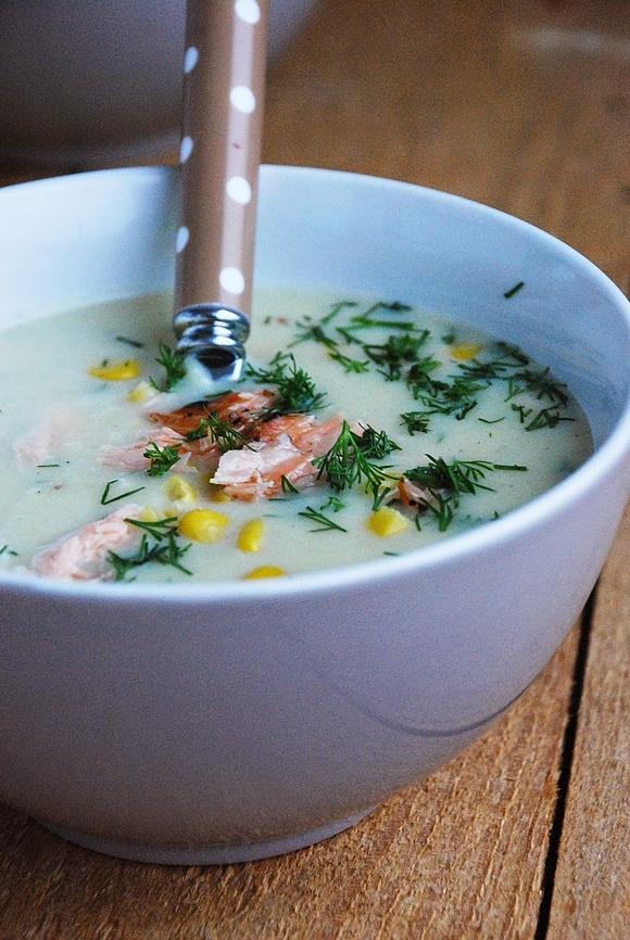 Chowder z wędzonym łososiem i kukurydzą