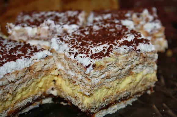 Ciasto z herbatników, mleka skondensowanego i czekolady