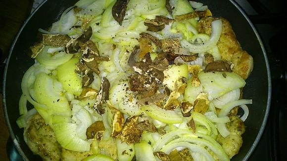 Schab w sosie cebulowo-grzybowym