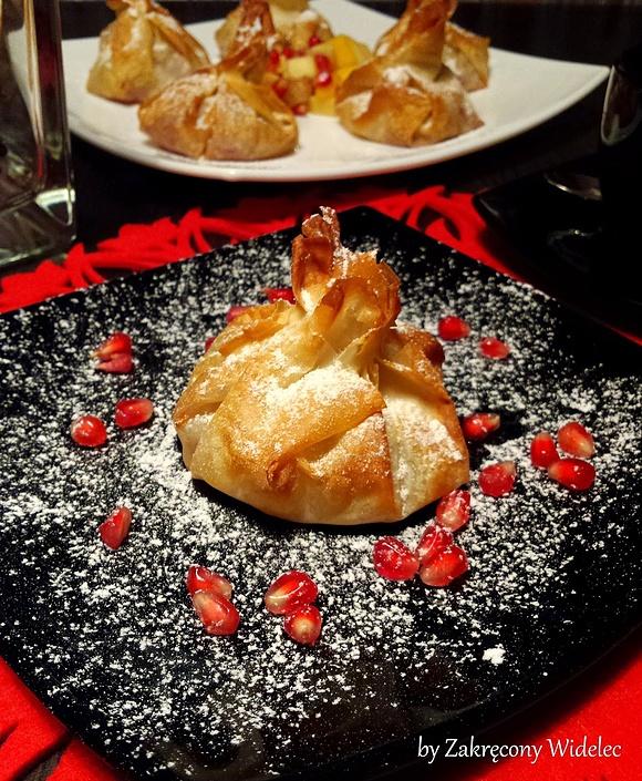 Paczuszki z ciasta filo z owocami