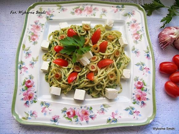 Zielone spaghetti z fetą