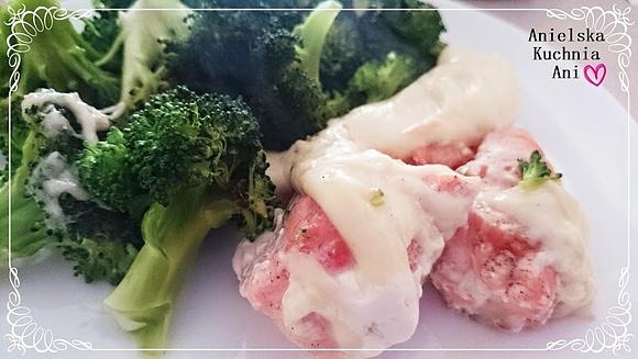 Łosoś z serem mozzarella gotowany na parze