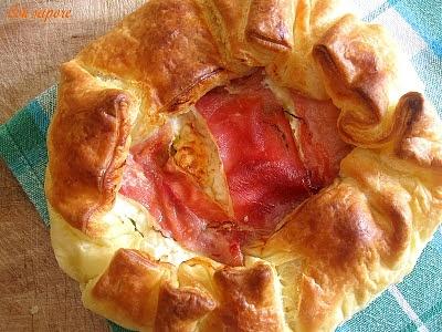 Sfogliata z porami i fetą - wytrawne ciasto francuskie