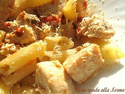 Makaron z miecznikiem alla Norma, kuchnia włoska, bakłażan