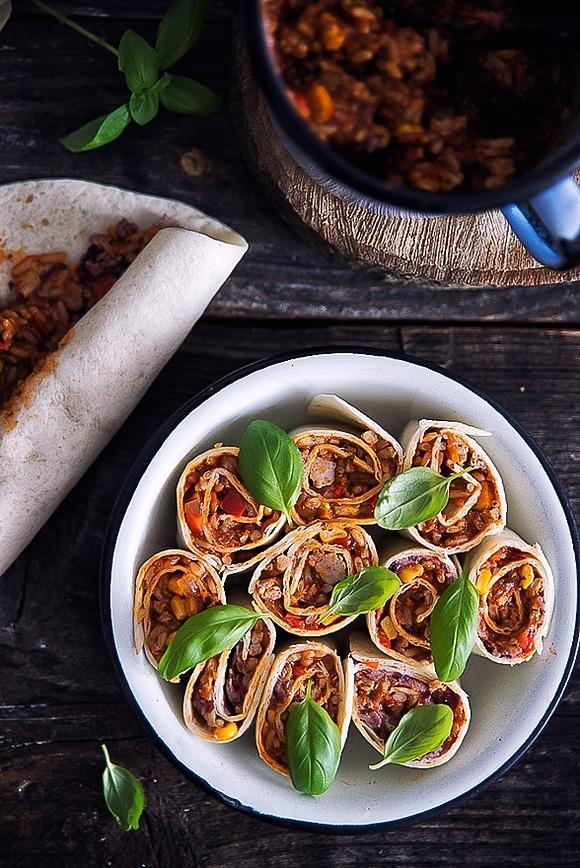 Burrito z pastą z ciemnej fasoli