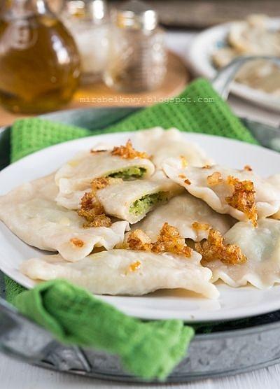 Pierogi z brokułami i serem
