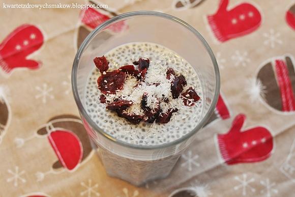 Pudding z nasion chia z żurawiną i kokosem