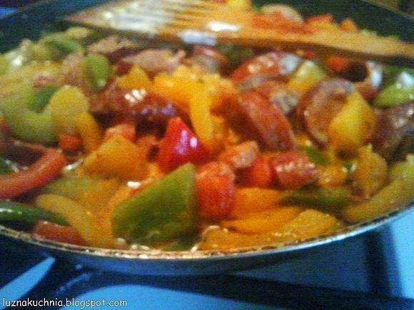 Farmerskie fusilli z papryką i kiełbaskami śląskimi