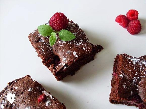 Brownie z malinami