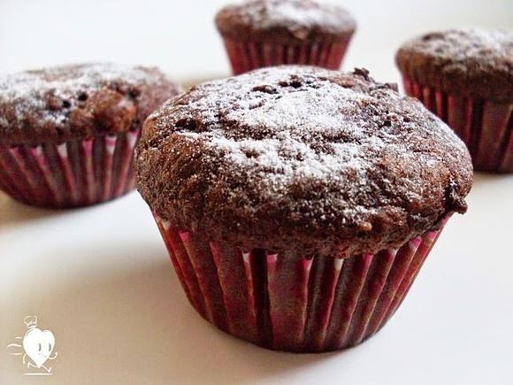 Czekoladowe muffinki z wiśniami