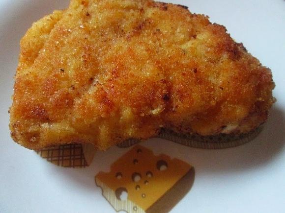 Cordon Bleu drobiowe z piersi z kurczaka i serem żółtym