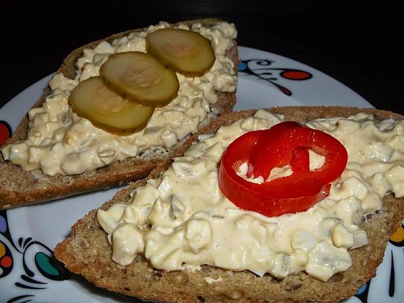 Pasta jajeczna z ogórkiem
