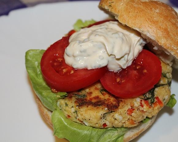 Kolorowe burgery jajeczne