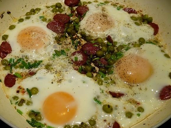 Kiełbasa chorizo z jajkiem sadzonym