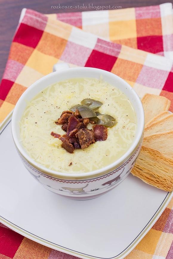 Zupa ziemniaczana z jalapeño, cheddarem i bekonowymi chipsami