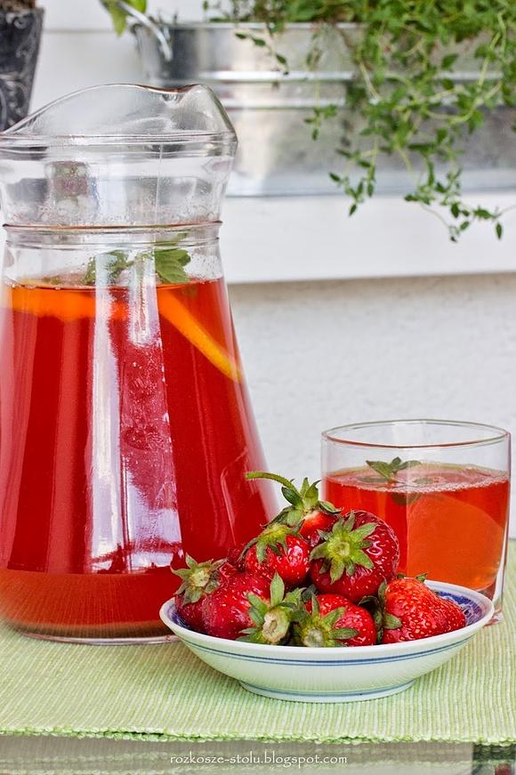 Kompot rabarbarowo-truskawkowy na upały