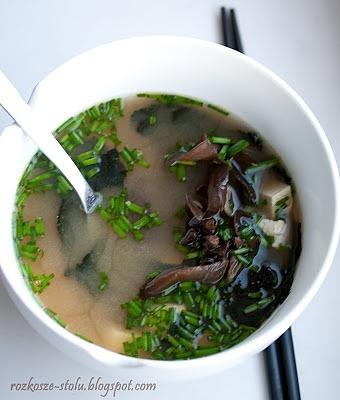 Miso zupa japońska z warzywami i tofu