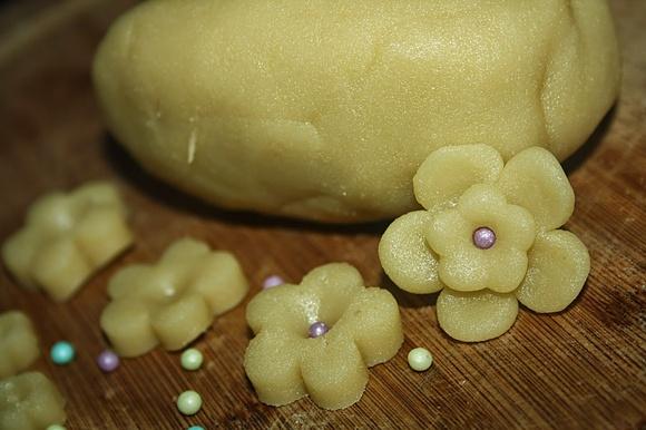 Masa marcepanowa do zdobienia tortów