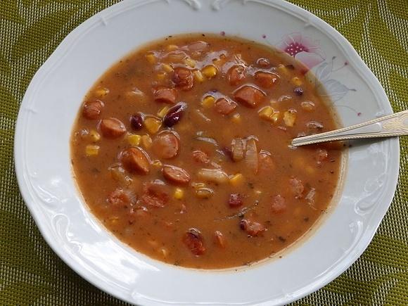 Zupa meksykańska z mini kiełbaskami i warzywami