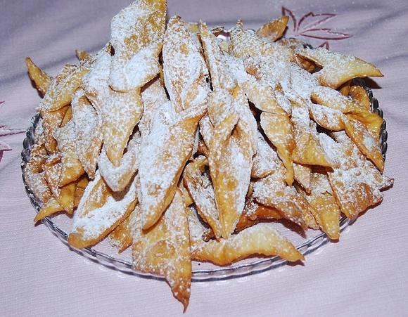 Faworki lub chrusty - przepis na chrusty ciastka