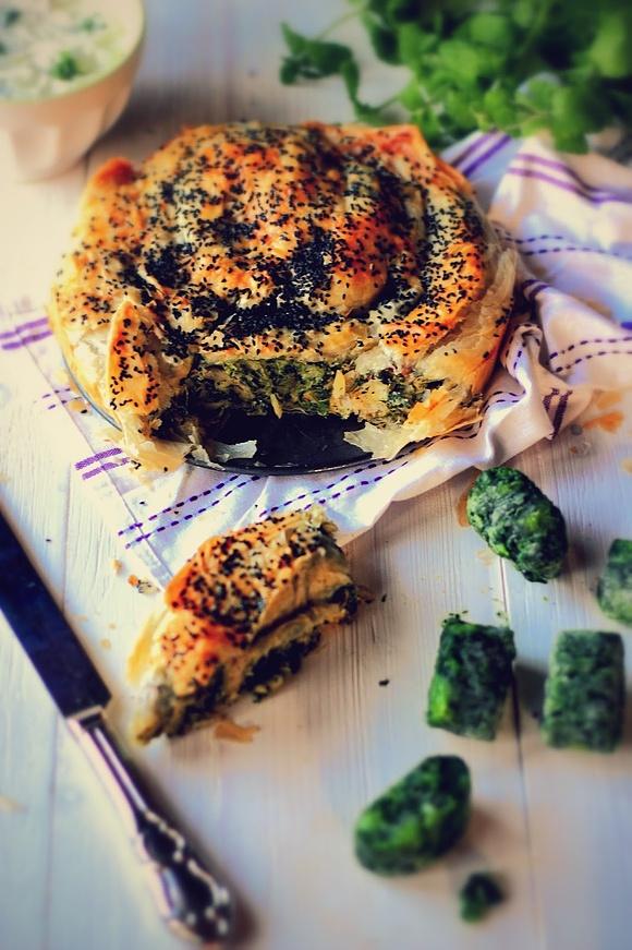 Trochę inna spanakopita z ricottą i rodzynkami