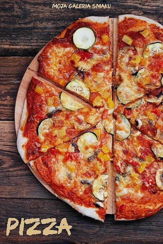 Wegetariańska pizza na spodzie z mąki orkiszowej i chlebowej