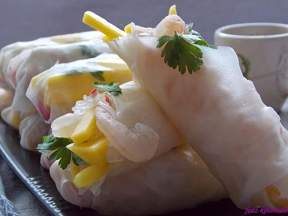 Spring rolls z krewetkami i mango