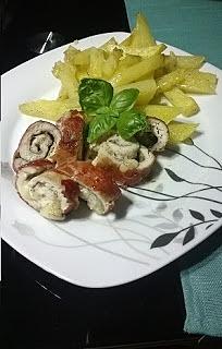 Roladki drobiowe z mozzarellą w prosciutto i frytkami z piekarnika