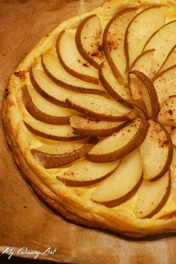 Tarta z gruszkami i masą twarogową na cieście francuskim