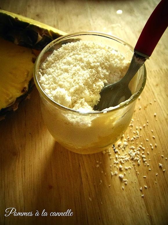 Deser piña colada bezalkoholowa z ananasem i mascarpone