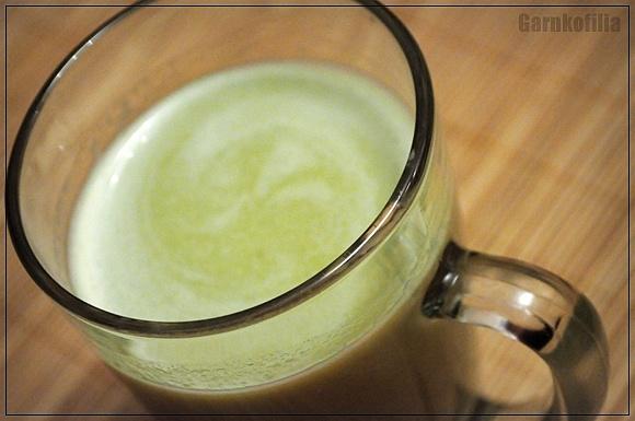 Koktajl owocowy z bananami i pomarańczą bezglutenowy wegański i wegetariański