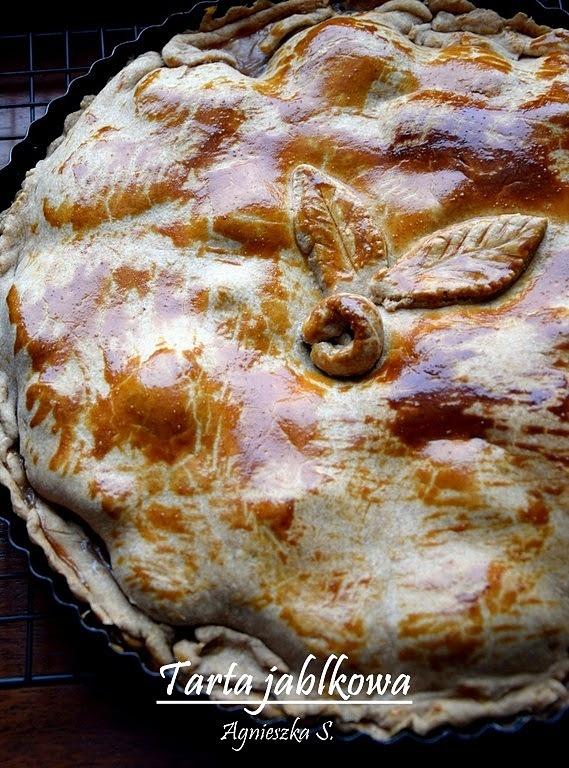 Jabłkowa tarta na cieście kruchym z cynamonem