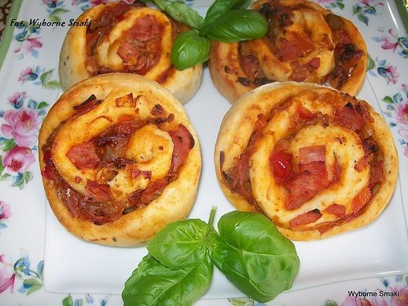 Pizzerinki z porem i suszonymi pomidorami