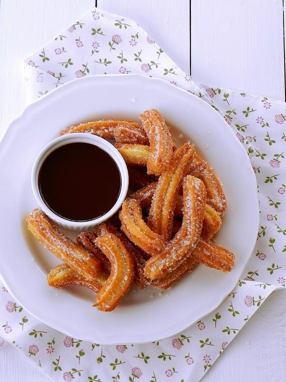 Churros bez jajek – prosty przepis z mlekiem i mąką
