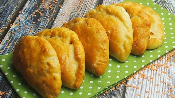 Pieczone pierogi z soczewicą
