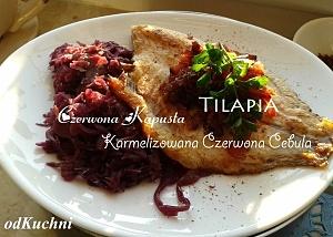 Tilapia z czerwoną kapustą i karmelizowaną cebulą