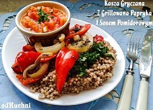 Kasza gryczana z grillowaną papryką i sosem pomidorowym