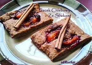 Pełnoziarnisty cynamonowy placek ze śliwkami