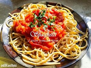 Pełnoziarniste spaghetti z sosem pomidorowym