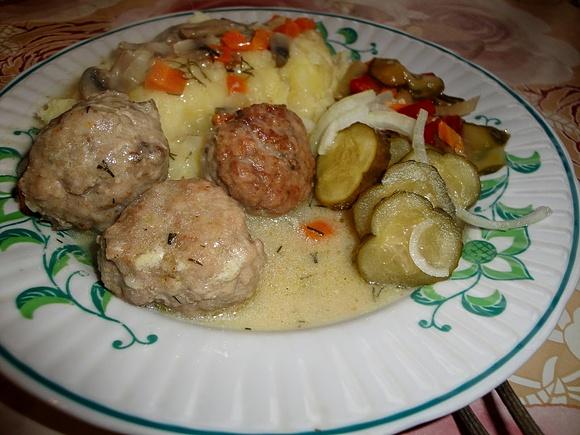 Pieczarkowe pulpety w jasnym sosie