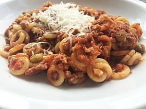 Zapiekane pierścienie z makaronu - przepis na danie z Sycylii
